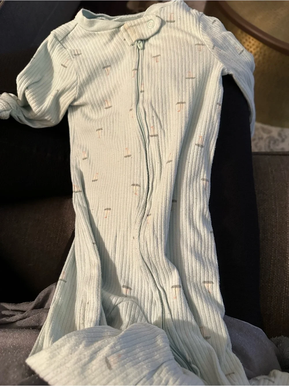 Lot of 14 baby pieces size 6-9 and 9M
